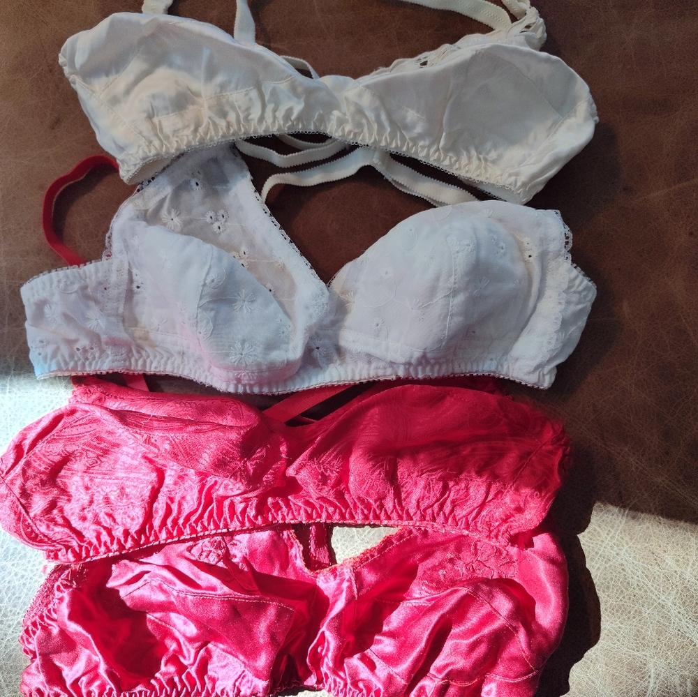 Vintage bras 2 red 2 white 30A